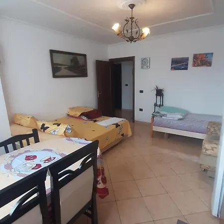 Apartament Genti 75 *