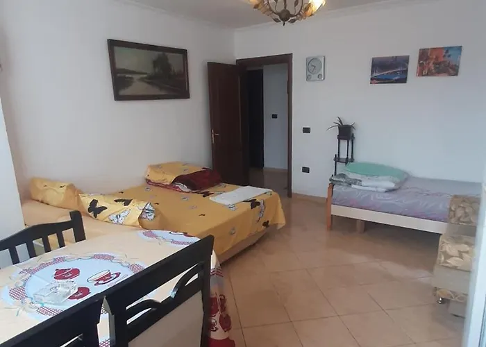 Apartament Genti 75 *